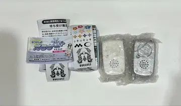 폴더폰+마스코트 녹음 재생 기능 포함 실버 화이트 폴더폰 가챠