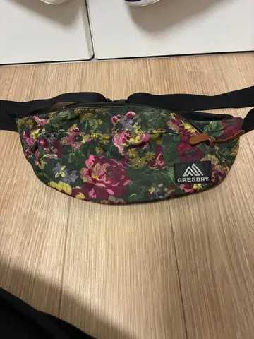 GREGORY 꽃무늬 바디백