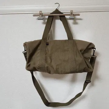 캔버스 소재 올리브 숄더백