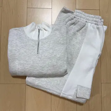 맨투맨 셋업 화이트