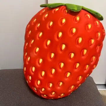 딸기 모양 봉제 인형