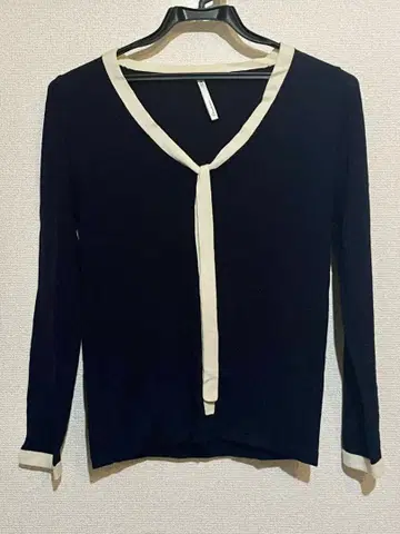 드레스타이어 Dresstier 네이비 얇은 소재 스웨터 울