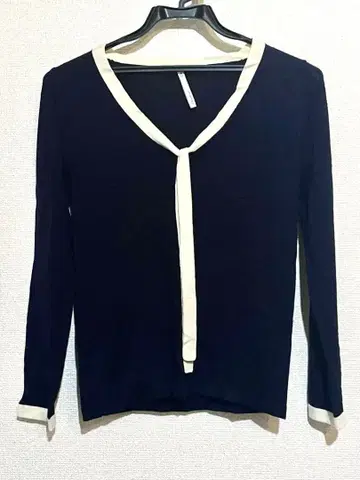 드레스타이어 Dresstier 네이비 얇은 소재 스웨터 울