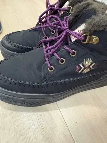 티티카카 퍼 포함 블랙 부츠