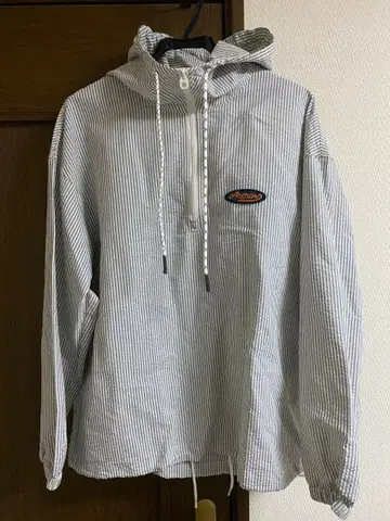 KARAKU 자수 배지 스트라이프 패턴 시어서커 아노락 후드티