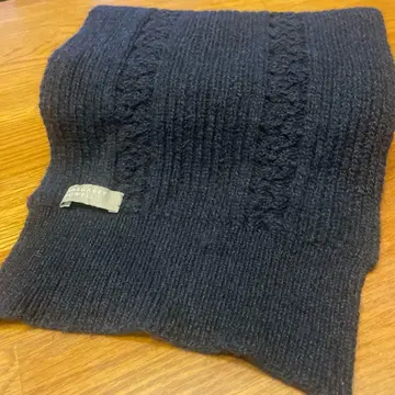 마가렛호웰 네이비 머플러