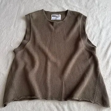 MHL. 마가렛호웰 카키 베스트