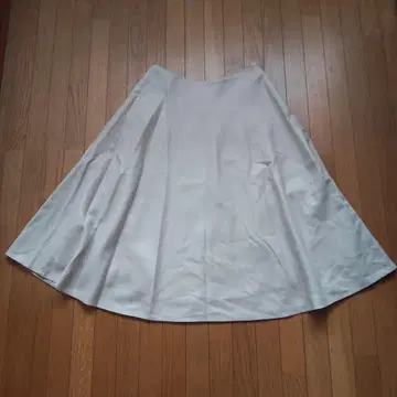 새상품 택 포함 투모로우랜드 플레어 스커트 베이지