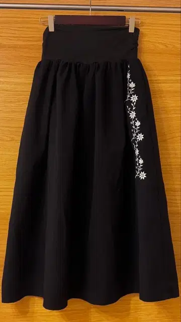 ROUROU 로우로우 모로코 자수 개더 스커트