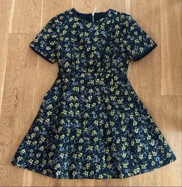 [ 새상품급 ] Ted Baker 꽃무늬 반팔 플레어 원피스 2