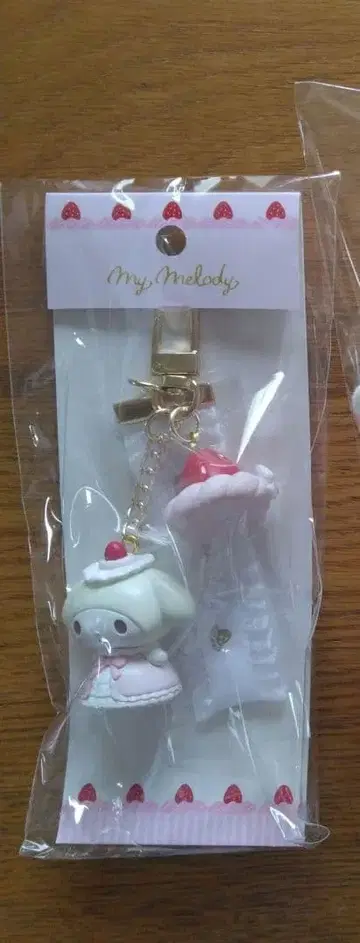 마이멜로디 딸기 휘핑 케이크 디자인 시리즈 키링 마스코트