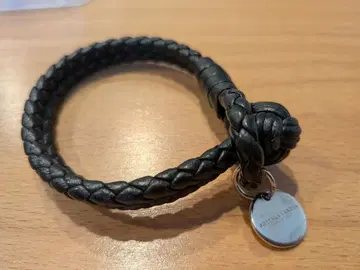 블랙 가죽 팔찌