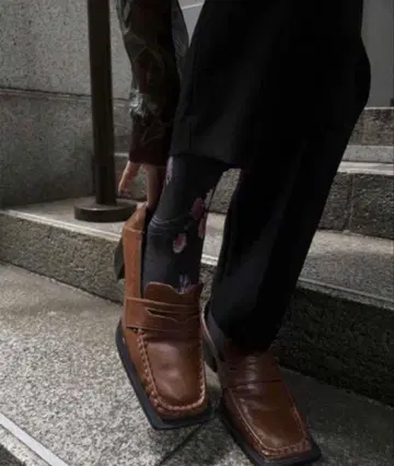 [ 새상품 ] Ameri 스퀘어토 로퍼 M 사이즈