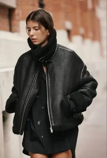 ZARA 가죽 블랙 무스탕 자켓 코트