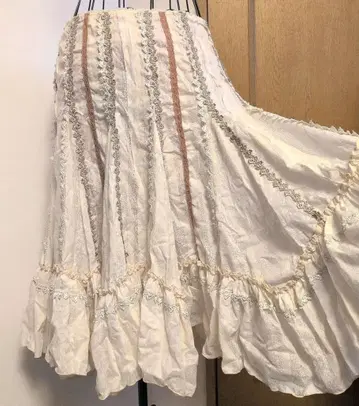 OzzAngelo 아이보리 플레어 스커트