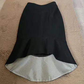 유나이티드 애로우즈 구매 블랙 스트라이프 플레어 스커트 안감 부착 새상품
