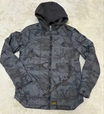 그레이 카모플라쥬 퀼팅 자켓 지스타
