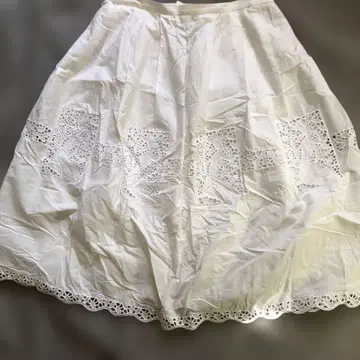 새상품급 miss ashida 흰색 코튼 레이스 자수 스커트 11호