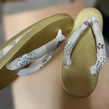 골드 컬러 통굽 조리 꽃무늬 하나오