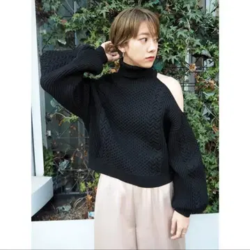 MURUA 무루아 오프숄더 케이블 니트