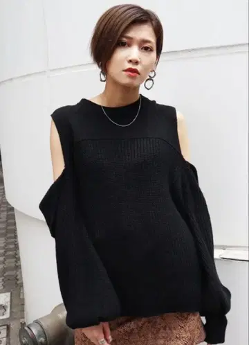 EMODA 에모다 레이어드 숄더컷 니트