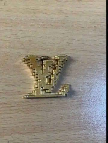 DUALISM 픽셀 아트 펜던트 탑