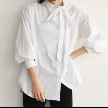 Cen. 절개 보타이 블라우스