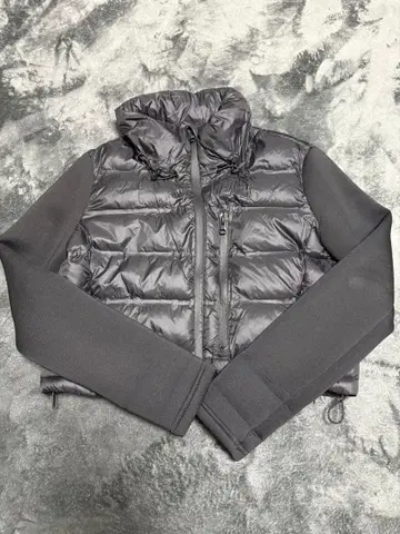 ZARA 블랙 다운 자켓 S 사이즈