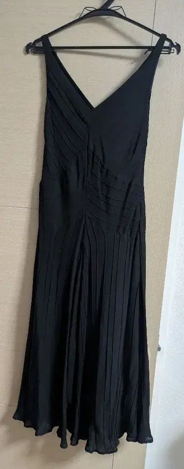 [ Strawberry Fields grace ] 슬리브리스 원피스 블랙