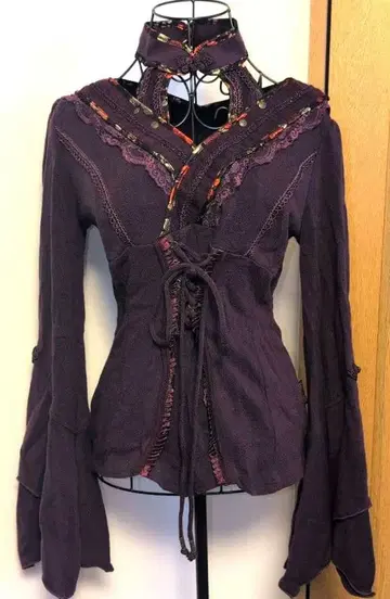 OzzOneste 홀터넥 플레어 슬리브 차이나 상의