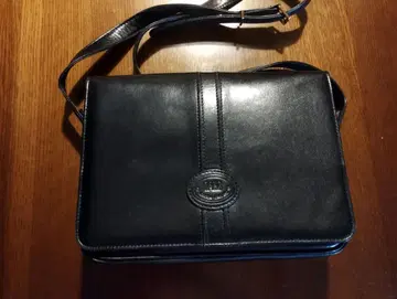 DAKS 블랙 가죽 숄더백