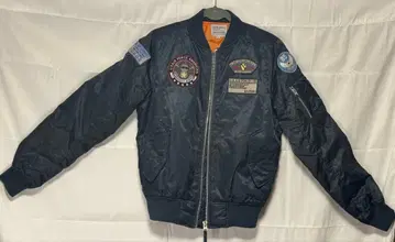 네이비 MA-1 플라이트 자켓 패치 부착