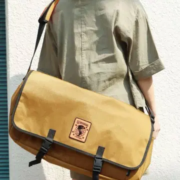 UNIVERSAL 유니버셜 메신저 백 숄더 백 대용량