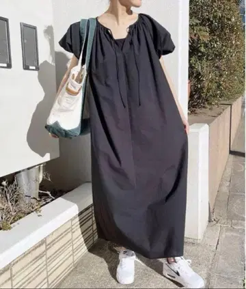 Spick and Span 축구 퍼프 슬리브 원피스