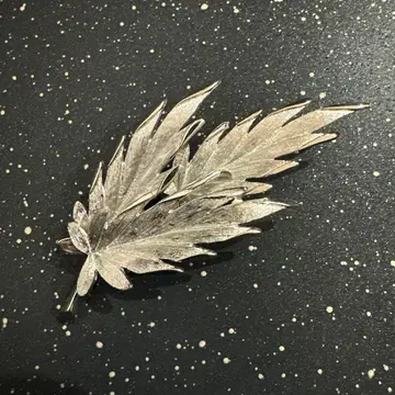 실버 잎 디자인 브로치