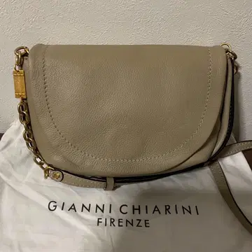 개점 세일 미사용 새상품 새상품급 지아니카리니 가죽 로고 스터드 백 2