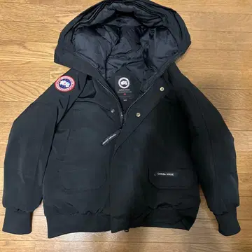 CANADA GOOSE 블랙 다운 자켓 XS