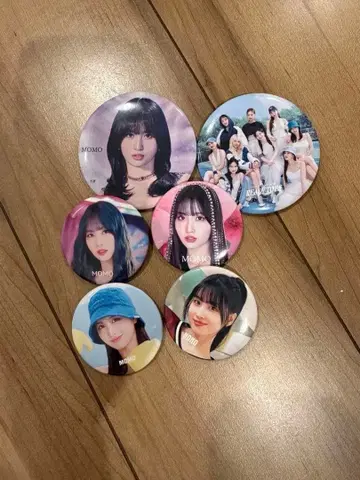 TWICE 모모 ,READY TO BE 캔 배지