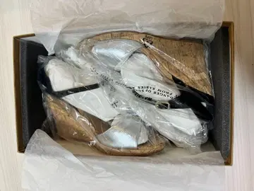 미사용 새상품 PELLICO 샌들 38 실버