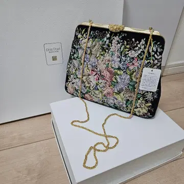 Deli Point 플라워 자수 클러치백