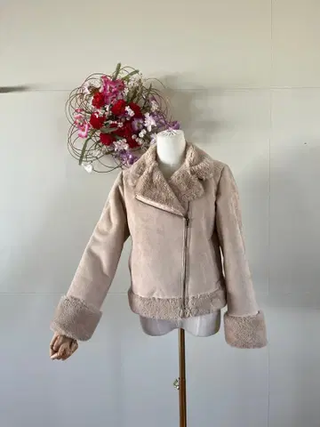 베이지 플리스 자켓 지퍼 포함