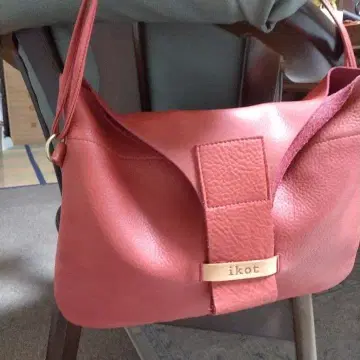 ikot 가죽 숄더백