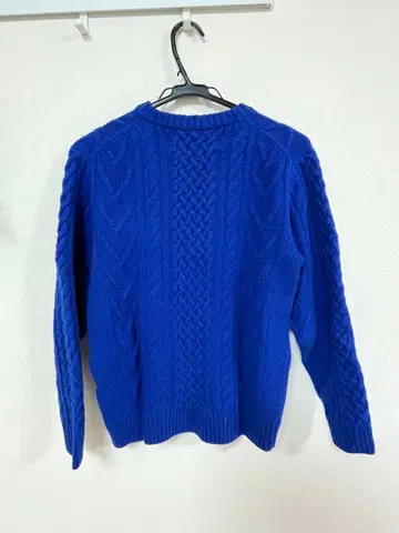 파랑 케이블 니트 스웨터 크루넥 미사용