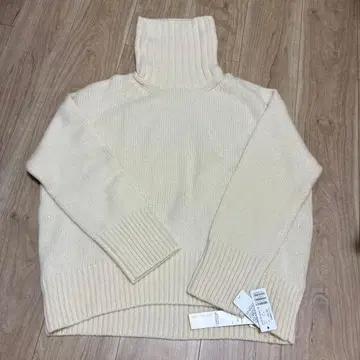 갤러리 바이 터틀넥 스웨터 울 100% 미사용 택 포함