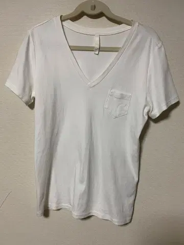 inmoca 화이트 V넥 티셔츠
