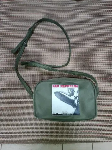 스나이델 LedZeppelin 숄더백 카키 레어 희귀 완판템