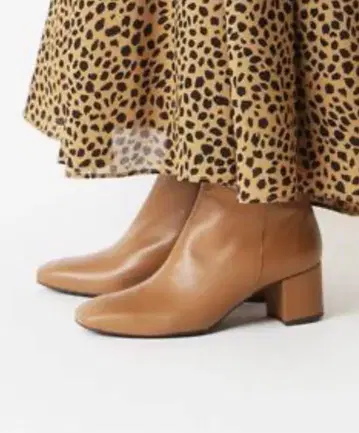 [ MARIAN ] 스퀘어토 숏부츠 스픽앤스팬 35