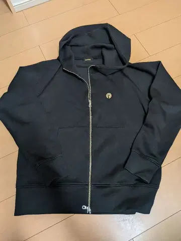 ReZARD Tail Logo Zip-up Hoodie 블랙