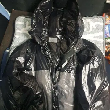 Hotter Than Hell 블랙 다운 자켓