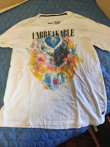 UNBREAKABLE 아트 프린트 T셔츠